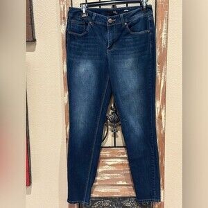 1822 women’s Adrianna blue jeans